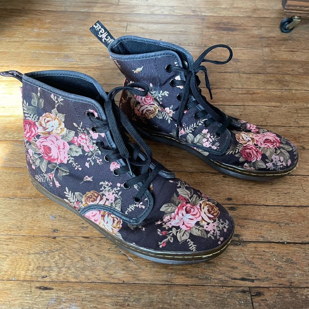 Dr. Martens Shoreditch Floral Black Women's Boots